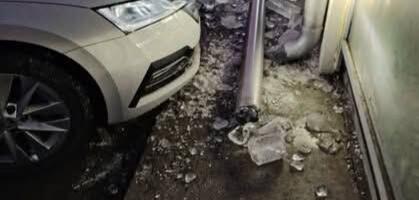 Zaleđeni oluk pao sa  zgrade u centru Kraljeva