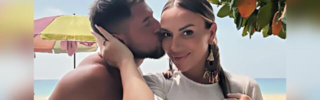 Joca Stefanović i 5 godina starija supruga posle venčanja, NAPUSTILI SRBIJU: Pevačica pokazala trudnički stomak, a evo gde uživaju za sve pare