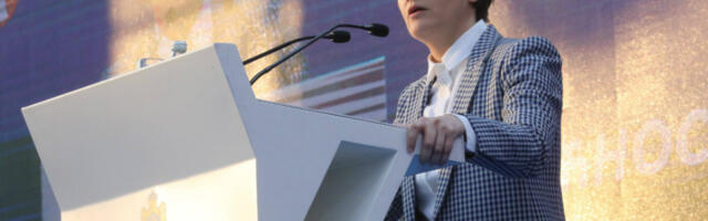 „Ne laje kera sela radi“: Koga Brnabić pokušava da ubedi da nije bilo dnevnica za miting u Areni?