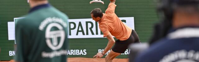 Medvedev doživeo epsku bruku u Monte Karlu, pa poručio: Ne znam šta se dogodilo! /VIDEO/