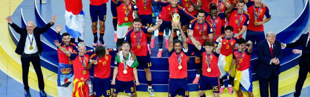 TRAMP I INFANTINO DODELILI PEHAR ŠAMPIONIMA: Rodri osvojio Zlatnu loptu, sva priznanja idu u Španiju