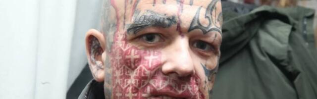 Svi se pitaju ko je čovek sa tetovažama na licu sa proslave Dodikove pobede u Prijedoru