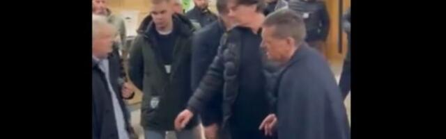 Snimak policajaca koji su ušli na Medicinski fakultet u Nišu: Studenti apeluju na građane da se okupe (VIDEO)