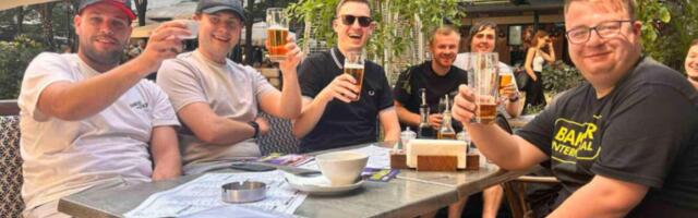 ZAGREVANJE UZ ALKOHOL! Englezi ispijaju piva u centru Beograda, dobili su posebna upozorenja!