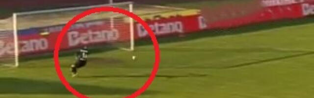 Šta uradi, čoveče?! Golman se obrukao za sva vremena, pa je l' se ovako brani (VIDEO)