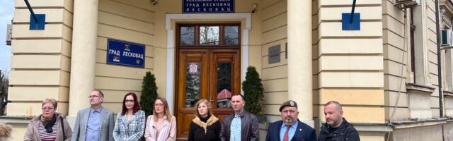 Leskovačka opozicija pozvala građane da dođu ispred Skupštine grada u petak kako bi se čuo i njihov glas (VIDEO)