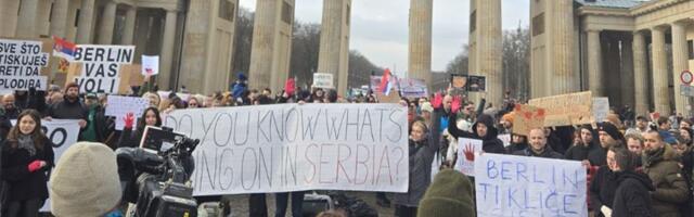 Hiljade ljudi na ulicama 40 gradova širom sveta, u znak podrške studentima u Srbiji