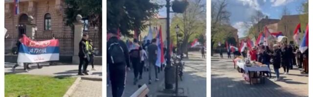 VELIČANSTVENO! Ovako su Novosađani koji pešače ka Beogradu dočekani u Sremskim Karlovcima (VIDEO)