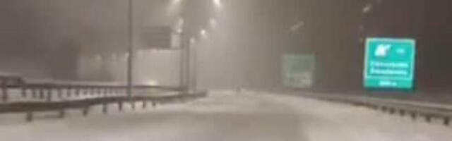 POLARNO DOBA U SRBIJI: Snimci sa puteva lede krv, putevi pretvoreni u klizališta, jedna stvar je jeziva (VIDEO)