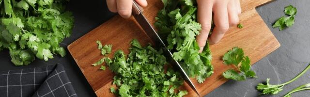 Ovaj začin odličan je u čorbama i varivima, a može sniziti holesterol i krvni pritisak