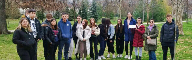 Učenici Trgovinske škole zasadili drvo crvenog hrasta u Čairu