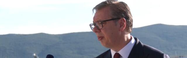 UŽIVO VUČIĆ SE OBRAĆA IZ TIVTA! Predsednik Srbije o visokom bezbednosnom riziku, sramnim porukama koje su ga dočekale u Crnoj Gori...