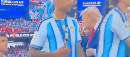 PRIŠAO TRAMPU, PA URADIO NEŠTO ŠTO NIKO NIJE OČEKIVAO! Potez reprezentativca Argentine izazvao buru - internet eksplodirao! (VIDEO)