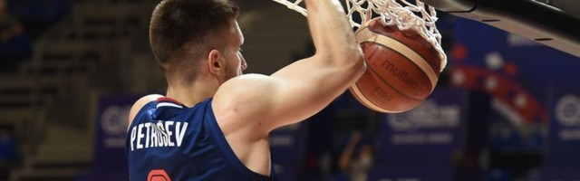 Efes srušio i Žalgiris za trofej Glorija kupa, Petrušev najkorisniji protiv Litvanaca