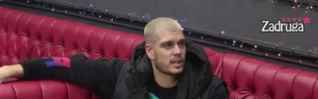 DEJAN OTVORIO KARTE NA STO, PRIZNAO DA SE RASPADA OD BOLA: Usrećuje drugog, a mene je bacila u KANTU! (VIDEO)