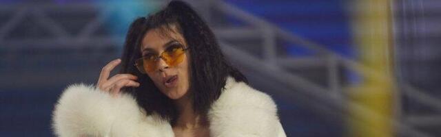 GOLA Milica Veselinović, ko od majke rođena: Zadrugarka pokazala GRUDI na izvol'te, ŠOK FOTKA!