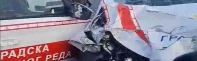 Vozač kombija prošao na crveno pa se zakucao u "Bele": Više osoba pvređeno