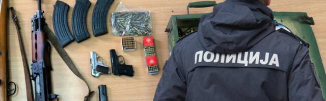 AUTOMATSKE PUŠKE, PIŠTOLJI, MUNICIJA! Pronađen čitav arsenal oružja u selu kod Pančeva!