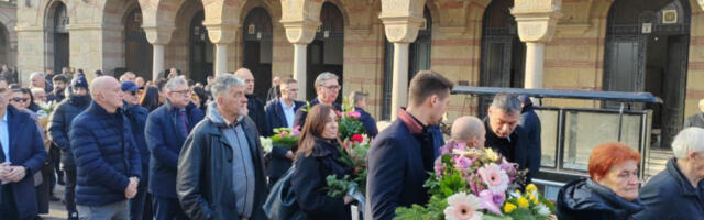 ALEKSANDAR VUČIĆ NA SAHRANI OCA ZVEZDANA TERZIĆA: Predsednik čekao u redu da izjavi saučešće! (VIDEO)