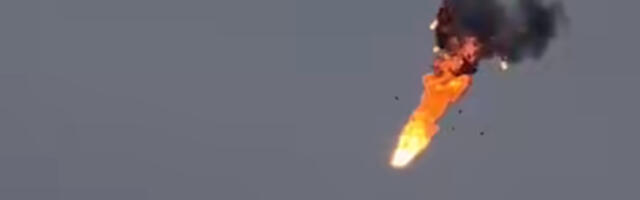 Vazdušna bitka iznad Dunava: Snimljen nalet “gerana” kod granice, odjeknula eksplozija na nebu (VIDEO)