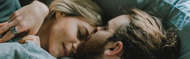 Prestanite da pokušavate da budete „dobri u krevetu“ – i prepustite se iskustvu