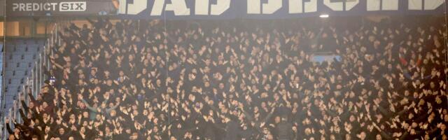 "Kao da smo se vratili u devedesete..." Navijači Dinama zgrozili svet ustaškom zastavom na tribinama /FOTO/