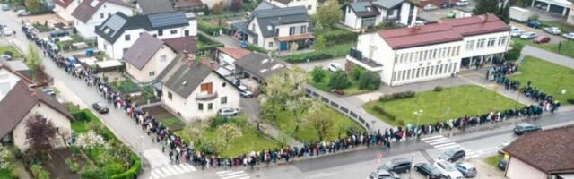 Horor u Sloveniji! Ljudi noć proveli na hladnoći da bi došli do lekara - a neki i dalje tvrde kako zdravstveni sistem u Srbiji ne valja (FOTO/VIDEO)