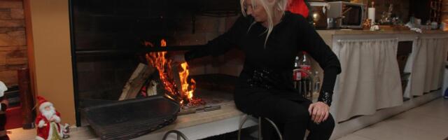 STAKLENA SOBA, BAZEN I KAMIN: Zavirite u topli dom Cakane i njenog supruga: Evo čemu se gosti i dečica najviše raduju (FOTO)