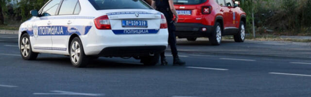 PRVI SNIMCI SA MESTA JEZIVE NESREĆE U NOVOM SADU! Automobil izvučen iz kanala, unutra pronađena tri tela! Na licu mesta i pogrebna služba! (VIDEO)