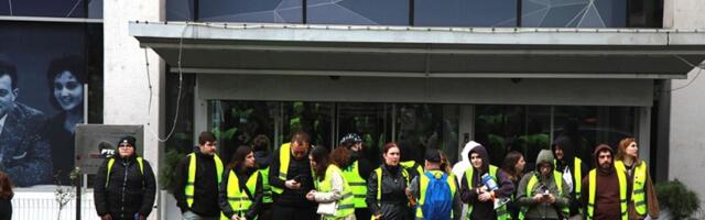 AP o blokadama javnih servisa: Studenti uzdrmali vladavinu Vučića