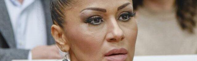 ISPLIVALA BOLNA ISTINA O MINI KOSTIĆ: Nakon priznanja da je SLAGALA o usvajanju, otvorila se Pandorina kutija -  OVO MENJA SVE ŠTO ZNAMO O NJOJ!