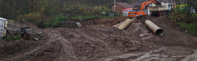 Srušili stari most u Jelašnici – selo blokirano