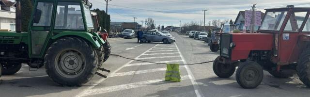 Nezadovoljni poljoprivrednici NE ODUSTAJU: I dalje totalne blokade u Cerovcu, Barama i Resniku (FOTO)