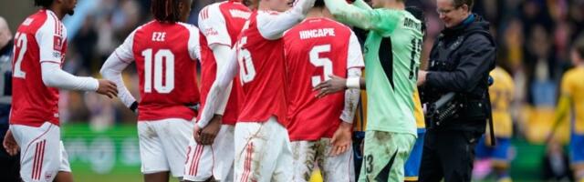 Arsenal slomio Everton u finišu: Klinac zapalio Emirejts, Pikford kumovao golu