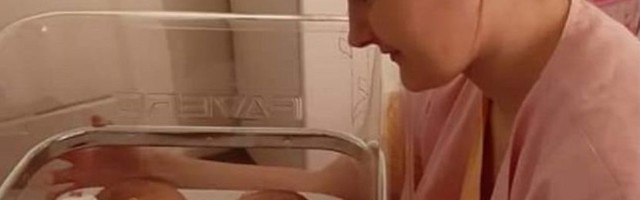 Čudesno! Beograđanka rodila bliznakinje Helenu i Dunju u razmaku od 3 nedelje