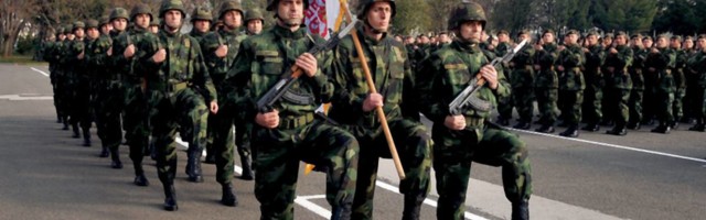 Polagaće vozačke ispite, prolaziti informatičke kurseve i primati platu: evo koja generacija bi mogla prva da služi vojni rok
