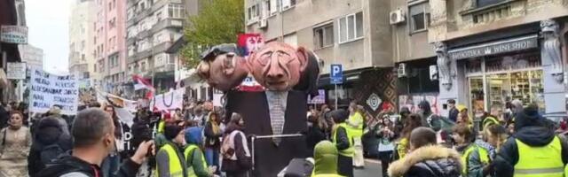 "Batinaši" u šetnji sa studentima: Koga predstavljaju maskote koje su izazvale veliku pažnju na protestu (VIDEO)