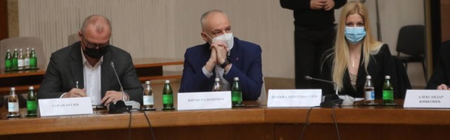Krizni štab doneo novu odluku: ranije zatvaranje kafića i tržnih restorana preko vikenda