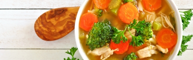 Brza čorbica sa povrćem i piletinom po maminom receptu (RECEPT)