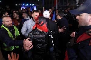 Протест албанске опозиције, бачена фарба на Рамин кабинет