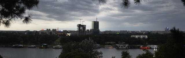 GRAD KAD MU VREME NIJE! Beograđani šokirani - posle sunca odjednom pljusnulo! (VIDEO)