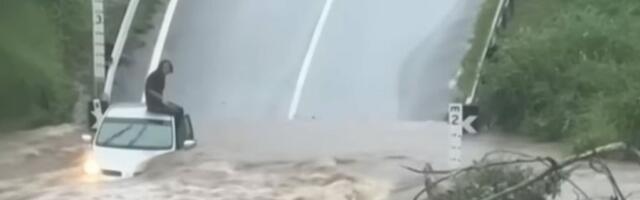 JOVANA ZAROBLJENA U PAKLU BUJICE! Stravične padavine dovele do PUCANJA BRANE - poplava napravila je OPŠTI HAOS