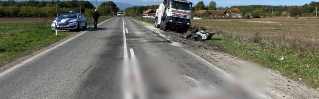 VOZILO SPLJOŠTENO, PUT OBOJEN KRVLJU Stravične slike nakon jezivog sudara kod Bresnice, stradala jedna osoba