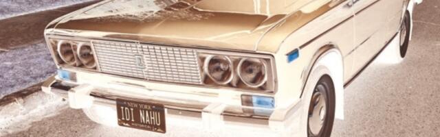 Stara Lada sa zanimljivom registarskom tablicom i srpom i čekićem u kabini prodata na aukciji u Njujorku