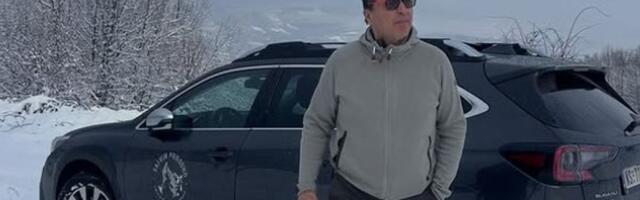 Memedović zabrinuo javnost, u 66. godini se pridržava za štap: "Šta mu se desilo ljudi, jel se povredio?"