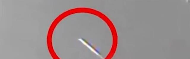IRANSKA RAKETA PROLETELA TIK PORED IZRAELSKOG RATNOG AVIONA! Dramatičan snimak na nebu tokom bombardovanja Teherana, reakcija pilota bila neverovatna (VIDEO)