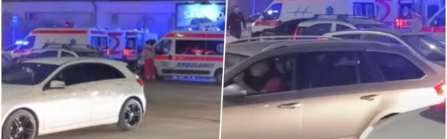 AUTOMOBIL SE ZAKUCAO U VOZILO HITNE POMOĆI Haos u Kragujevcu, stvaraju se velike gužve na ovoj deonici, Hitna pomoć na terenu (VIDEO)