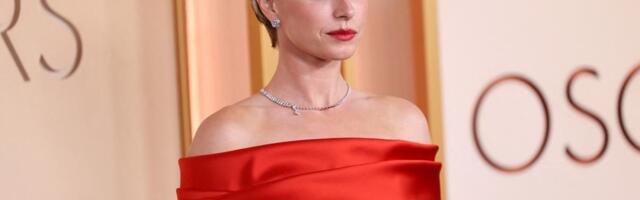 Sve oči su večeras uprte u nju: Džesi Bakli večeras dominira na crvenom tepihu