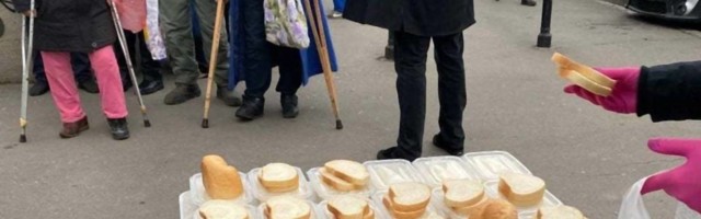 Dele hranu najugroženijima i moraju da se brane od napada - volonteri iz Solidarne kuhinje odgovorili svima koji ih prozivaju