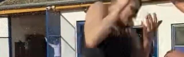 NEVIĐEN ŠOU U SOMBORU! Jokić u transu, slavlje u kafani, drugari su ga okupali... (VIDEO/FOTO)